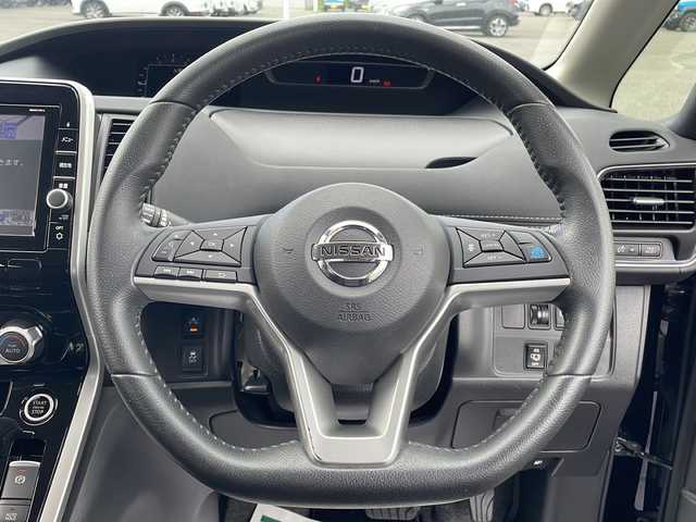 日産 セレナ ハイウェイスター 岩手県 2017(平29)年 5.2万km ダイヤモンドブラック 純正9インチSDナビ/AM/FM/CD/DVD/Bluetooth/フルセグTV/バックカメラ/ビルトインETC2.0/ドライブレコーダー/両側パワースライドドア/フリップダウンモニター/レーダークルーズコントロール/衝突被害軽減ブレーキ/横滑り防止装置/コーナーセンサー/アイドリングストップ/シートヒーター/オートライト/HIDヘッドライト/フォグランプ/スマートキー/純正エンジンスターター/電動パーキングブレーキ/オートブレーキホールド/プッシュスタート/電動格納ミラー/純正/社外18インチAW/純正フロアマット/ドアバイザー/保証書/取扱説明書