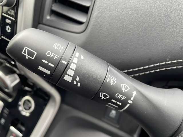 日産 セレナ ハイウェイスター 岩手県 2017(平29)年 5.2万km ダイヤモンドブラック 純正9インチSDナビ/AM/FM/CD/DVD/Bluetooth/フルセグTV/バックカメラ/ビルトインETC2.0/ドライブレコーダー/両側パワースライドドア/フリップダウンモニター/レーダークルーズコントロール/衝突被害軽減ブレーキ/横滑り防止装置/コーナーセンサー/アイドリングストップ/シートヒーター/オートライト/HIDヘッドライト/フォグランプ/スマートキー/純正エンジンスターター/電動パーキングブレーキ/オートブレーキホールド/プッシュスタート/電動格納ミラー/純正/社外18インチAW/純正フロアマット/ドアバイザー/保証書/取扱説明書