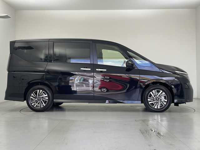 日産 セレナ e－パワー ハイウェイスター V 愛知県 2025(令7)年 0.1千km ダイヤモンドブラック 登録済未使用車/NIssanConnectナビ/・12.3インチカラーディスプレイ/・ハンズフリーフォン/・Bluetooth/・USB/・HDMI/・Amazon Alexa/・AM/FMラジオ/・フルセグTV/・6スピーカー/インテリジェントアラウンドビューモニター/ETC/両側パワースライドドア/へッドランプ オートレベライザー/アダプティブLEDヘッドライトシステム/デジタルインナーミラー/インテリジェントキー/プロパイロット/プロパイロット緊急停止支援システム/インテリジェントエマージェンシーブレーキ/インテリジェント前方衝突予測機能/衝突回避ステアリングアシスト/車線逸脱防止支援システム＋車線逸脱警告/後側衝突防止支援システム＋後側方車両検知警報/ふらつき警報/踏み間違い防止アシスト/標識認識システム/ワイヤレスチャージ/クリアランスソナー/純正アルミホイール