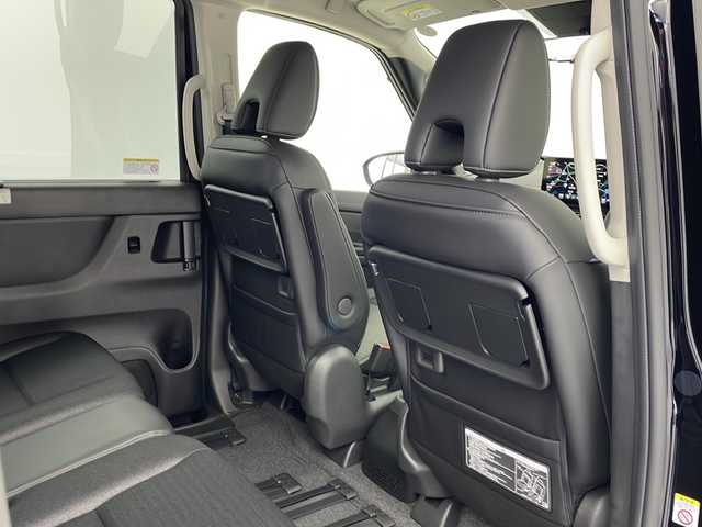 日産 セレナ e－パワー ハイウェイスター V 愛知県 2025(令7)年 0.1千km ダイヤモンドブラック 登録済未使用車/NIssanConnectナビ/・12.3インチカラーディスプレイ/・ハンズフリーフォン/・Bluetooth/・USB/・HDMI/・Amazon Alexa/・AM/FMラジオ/・フルセグTV/・6スピーカー/インテリジェントアラウンドビューモニター/ETC/両側パワースライドドア/へッドランプ オートレベライザー/アダプティブLEDヘッドライトシステム/デジタルインナーミラー/インテリジェントキー/プロパイロット/プロパイロット緊急停止支援システム/インテリジェントエマージェンシーブレーキ/インテリジェント前方衝突予測機能/衝突回避ステアリングアシスト/車線逸脱防止支援システム＋車線逸脱警告/後側衝突防止支援システム＋後側方車両検知警報/ふらつき警報/踏み間違い防止アシスト/標識認識システム/ワイヤレスチャージ/クリアランスソナー/純正アルミホイール