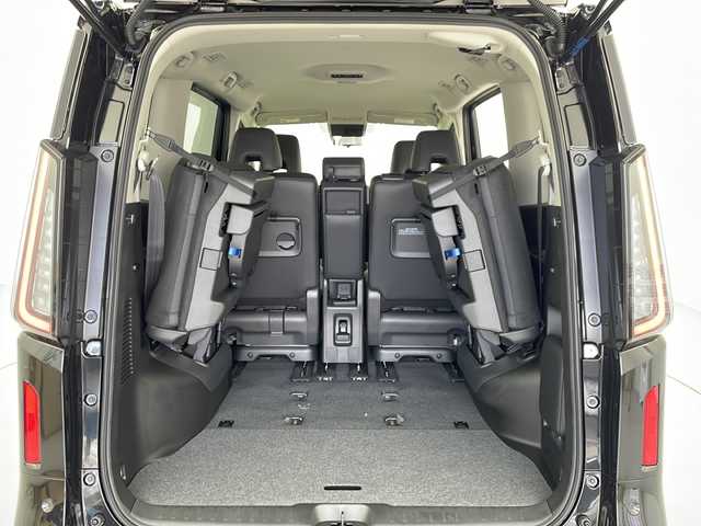 日産 セレナ e－パワー ハイウェイスター V 愛知県 2025(令7)年 0.1千km ダイヤモンドブラック 登録済未使用車/NIssanConnectナビ/・12.3インチカラーディスプレイ/・ハンズフリーフォン/・Bluetooth/・USB/・HDMI/・Amazon Alexa/・AM/FMラジオ/・フルセグTV/・6スピーカー/インテリジェントアラウンドビューモニター/ETC/両側パワースライドドア/へッドランプ オートレベライザー/アダプティブLEDヘッドライトシステム/デジタルインナーミラー/インテリジェントキー/プロパイロット/プロパイロット緊急停止支援システム/インテリジェントエマージェンシーブレーキ/インテリジェント前方衝突予測機能/衝突回避ステアリングアシスト/車線逸脱防止支援システム＋車線逸脱警告/後側衝突防止支援システム＋後側方車両検知警報/ふらつき警報/踏み間違い防止アシスト/標識認識システム/ワイヤレスチャージ/クリアランスソナー/純正アルミホイール
