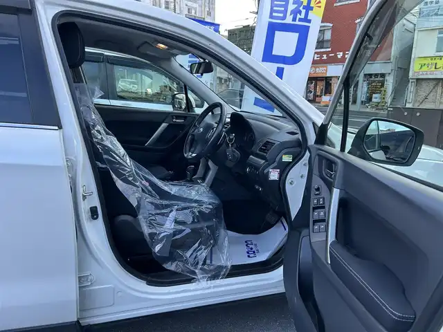 スバル フォレスター 2．0i－L 沖縄県 2013(平25)年 7万km サテンホワイトパール (株)IDOMが運営する【じしゃロンOO店】の自社ローン専用車両になりますこちらは現金またはオートローンご利用時の価格です。自社ローンご希望の方は別途その旨お申付け下さい/・プッシュスタート　/・ナビ　/・Ｂｌｕｅｔｏｏｔｈ接続　/・バックカメラ　/・ＥＴＣ　/・ドライブレコーダー　/・クルーズコントロール　/・シートヒーター　/・パワーシート　/・横滑り防止装置　/・純正アルミホイール