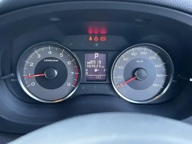 スバル フォレスター 2．0i－L 沖縄県 2013(平25)年 7万km サテンホワイトパール (株)IDOMが運営する【じしゃロンOO店】の自社ローン専用車両になりますこちらは現金またはオートローンご利用時の価格です。自社ローンご希望の方は別途その旨お申付け下さい/・プッシュスタート　/・ナビ　/・Ｂｌｕｅｔｏｏｔｈ接続　/・バックカメラ　/・ＥＴＣ　/・ドライブレコーダー　/・クルーズコントロール　/・シートヒーター　/・パワーシート　/・横滑り防止装置　/・純正アルミホイール