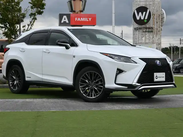 レクサス ＲＸ 450h Fスポーツ 千葉県 2017(平29)年 6.5万km ホワイトノーヴァガラスフレーク Lexus Safety System+/・プリクラッシュセーフティ/・レーンディパーチャーアラート/・オートハイビーム/・レーダークルーズコントロール/・RCTA（リヤクロストラフィックアラート）/・ブラインドスポットモニター/ムーンルーフ/パワーバックドア/ブラックレザーシート/前席パワーシート/エアシート/シートヒーター/純正SDナビ/地デジTV/【BD/DVD/CD再生機能　Bluetooth接続】/バックカメラ/リバース連動ドアミラー（左）　/革巻きステアリング/ステアリングヒーター/ステアリングスイッチ/ETC（2.0）/3眼LEDヘッドライト/フォグライト/ウインカーミラー/クリアランスソナー/純正20インチアルミホイル/サイド/カーテンエアバッグ/スマートキー