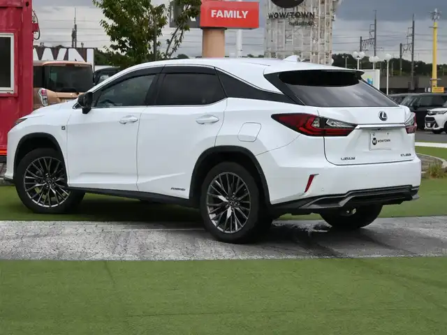 レクサス ＲＸ 450h Fスポーツ 千葉県 2017(平29)年 6.5万km ホワイトノーヴァガラスフレーク Lexus Safety System+/・プリクラッシュセーフティ/・レーンディパーチャーアラート/・オートハイビーム/・レーダークルーズコントロール/・RCTA（リヤクロストラフィックアラート）/・ブラインドスポットモニター/ムーンルーフ/パワーバックドア/ブラックレザーシート/前席パワーシート/エアシート/シートヒーター/純正SDナビ/地デジTV/【BD/DVD/CD再生機能　Bluetooth接続】/バックカメラ/リバース連動ドアミラー（左）　/革巻きステアリング/ステアリングヒーター/ステアリングスイッチ/ETC（2.0）/3眼LEDヘッドライト/フォグライト/ウインカーミラー/クリアランスソナー/純正20インチアルミホイル/サイド/カーテンエアバッグ/スマートキー