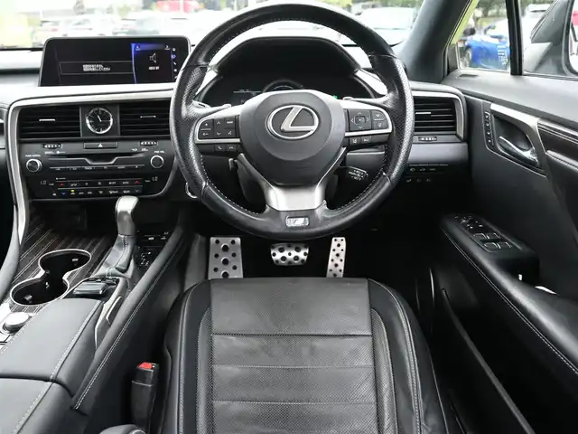 レクサス ＲＸ 450h Fスポーツ 千葉県 2017(平29)年 6.5万km ホワイトノーヴァガラスフレーク Lexus Safety System+/・プリクラッシュセーフティ/・レーンディパーチャーアラート/・オートハイビーム/・レーダークルーズコントロール/・RCTA（リヤクロストラフィックアラート）/・ブラインドスポットモニター/ムーンルーフ/パワーバックドア/ブラックレザーシート/前席パワーシート/エアシート/シートヒーター/純正SDナビ/地デジTV/【BD/DVD/CD再生機能　Bluetooth接続】/バックカメラ/リバース連動ドアミラー（左）　/革巻きステアリング/ステアリングヒーター/ステアリングスイッチ/ETC（2.0）/3眼LEDヘッドライト/フォグライト/ウインカーミラー/クリアランスソナー/純正20インチアルミホイル/サイド/カーテンエアバッグ/スマートキー