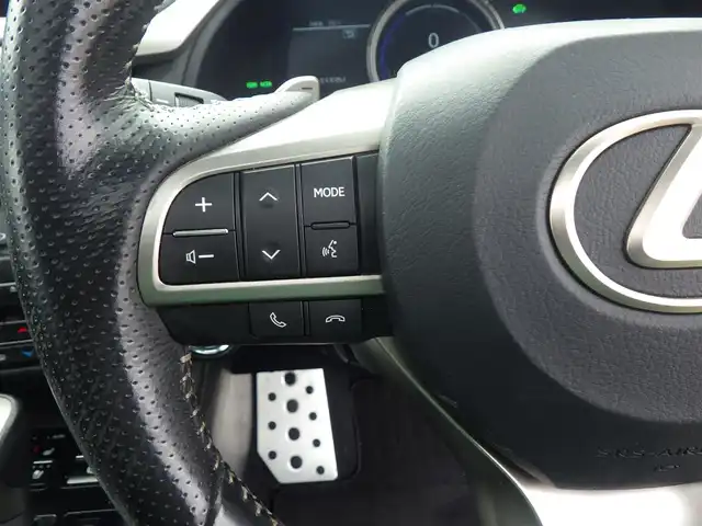 レクサス ＲＸ 450h Fスポーツ 千葉県 2017(平29)年 6.5万km ホワイトノーヴァガラスフレーク Lexus Safety System+/・プリクラッシュセーフティ/・レーンディパーチャーアラート/・オートハイビーム/・レーダークルーズコントロール/・RCTA（リヤクロストラフィックアラート）/・ブラインドスポットモニター/ムーンルーフ/パワーバックドア/ブラックレザーシート/前席パワーシート/エアシート/シートヒーター/純正SDナビ/地デジTV/【BD/DVD/CD再生機能　Bluetooth接続】/バックカメラ/リバース連動ドアミラー（左）　/革巻きステアリング/ステアリングヒーター/ステアリングスイッチ/ETC（2.0）/3眼LEDヘッドライト/フォグライト/ウインカーミラー/クリアランスソナー/純正20インチアルミホイル/サイド/カーテンエアバッグ/スマートキー