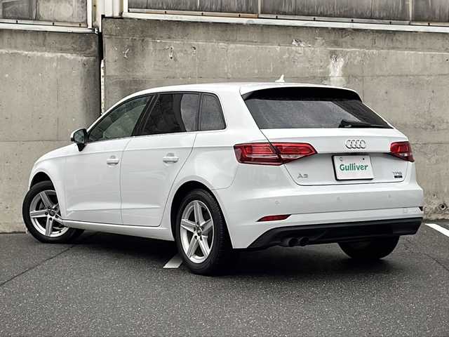 アウディ Ａ３ スポーツバック 1．4 TFSI 愛知県 2017(平29)年 10.5万km グレイシアホワイトメタリック 純正ナビ/フルセグTV・Bluetooth・DVD・CD・USB・FM・AM/バックカメラ/アダプティブクルーズコントロール/パークディスタンスコントロール/コンフォートアクセス/プッシュスタート/ステアリングスイッチ/HIDヘッドライト/オートライト/純正16インチアルミホイール/16インチ社外スタッドレスタイヤ車内4本積み込み/ビルトインETC/保証書/取扱説明書/スペアスマートキー/点検記録簿ディーラーH30.H31.その他R2.R4.R6