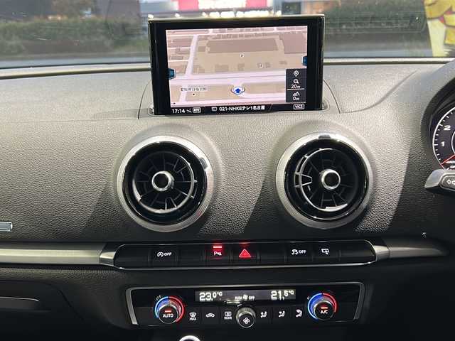 アウディ Ａ３ スポーツバック 1．4 TFSI 愛知県 2017(平29)年 10.5万km グレイシアホワイトメタリック 純正ナビ/フルセグTV・Bluetooth・DVD・CD・USB・FM・AM/バックカメラ/アダプティブクルーズコントロール/パークディスタンスコントロール/コンフォートアクセス/プッシュスタート/ステアリングスイッチ/HIDヘッドライト/オートライト/純正16インチアルミホイール/16インチ社外スタッドレスタイヤ車内4本積み込み/ビルトインETC/保証書/取扱説明書/スペアスマートキー/点検記録簿ディーラーH30.H31.その他R2.R4.R6