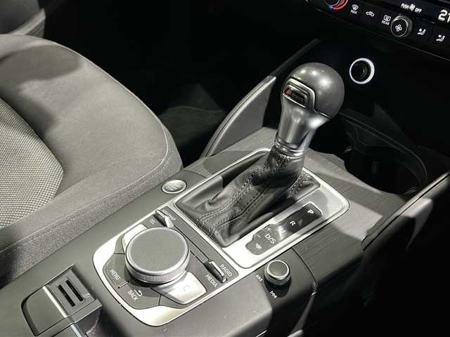 アウディ Ａ３ スポーツバック 1．4 TFSI 愛知県 2017(平29)年 10.5万km グレイシアホワイトメタリック 純正ナビ/フルセグTV・Bluetooth・DVD・CD・USB・FM・AM/バックカメラ/アダプティブクルーズコントロール/パークディスタンスコントロール/コンフォートアクセス/プッシュスタート/ステアリングスイッチ/HIDヘッドライト/オートライト/純正16インチアルミホイール/16インチ社外スタッドレスタイヤ車内4本積み込み/ビルトインETC/保証書/取扱説明書/スペアスマートキー/点検記録簿ディーラーH30.H31.その他R2.R4.R6
