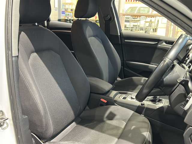 アウディ Ａ３ スポーツバック 1．4 TFSI 愛知県 2017(平29)年 10.5万km グレイシアホワイトメタリック 純正ナビ/フルセグTV・Bluetooth・DVD・CD・USB・FM・AM/バックカメラ/アダプティブクルーズコントロール/パークディスタンスコントロール/コンフォートアクセス/プッシュスタート/ステアリングスイッチ/HIDヘッドライト/オートライト/純正16インチアルミホイール/16インチ社外スタッドレスタイヤ車内4本積み込み/ビルトインETC/保証書/取扱説明書/スペアスマートキー/点検記録簿ディーラーH30.H31.その他R2.R4.R6