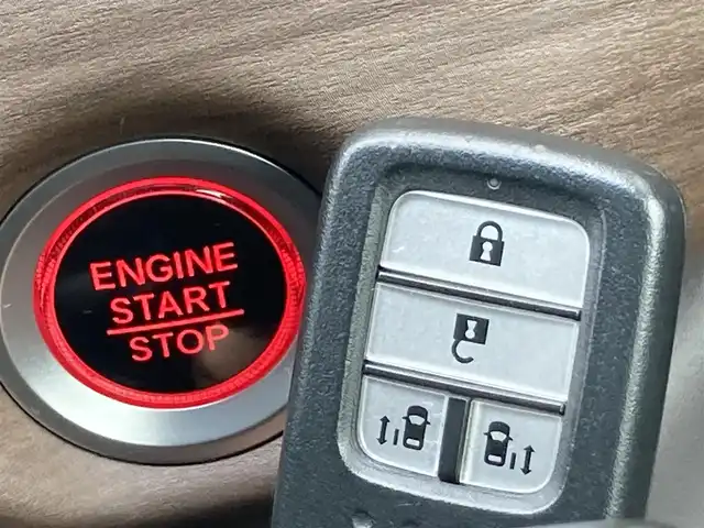 ホンダ フリード G ホンダセンシング 静岡県 2020(令2)年 4.2万km プラチナホワイトパール HondaSENSING/純正メモリーナビ/　AM FM CD DVD Bluetooth SD USB/フルセグTV/LEDオートヘッドランプ/レーダークルーズコントロール/シートヒーター(前席)/リアクリアランスソナー/スマートキー2本/リアロールサンシェード/ビルトインETC/バックモニター/前方ドライブレコーダー/両側パワースライドドア