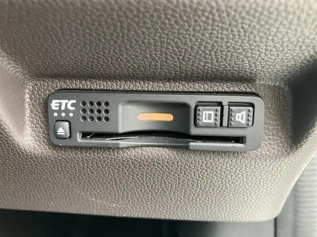 ホンダ フリード G ホンダセンシング 静岡県 2020(令2)年 4.2万km プラチナホワイトパール HondaSENSING/純正メモリーナビ/　AM FM CD DVD Bluetooth SD USB/フルセグTV/LEDオートヘッドランプ/レーダークルーズコントロール/シートヒーター(前席)/リアクリアランスソナー/スマートキー2本/リアロールサンシェード/ビルトインETC/バックモニター/前方ドライブレコーダー/両側パワースライドドア