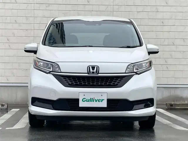 ホンダ フリード G ホンダセンシング 静岡県 2020(令2)年 4.2万km プラチナホワイトパール HondaSENSING/純正メモリーナビ/　AM FM CD DVD Bluetooth SD USB/フルセグTV/LEDオートヘッドランプ/レーダークルーズコントロール/シートヒーター(前席)/リアクリアランスソナー/スマートキー2本/リアロールサンシェード/ビルトインETC/バックモニター/前方ドライブレコーダー/両側パワースライドドア