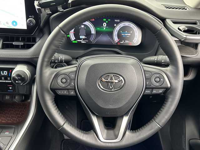 トヨタ ＲＡＶ４ ハイブリッドG 愛知県 2024(令6)年 1万km プラチナホワイトパールマイカ パノラマサンルーフ/Toyota Safety Sense/・プリクラッシュセーフティ/・レーントレーシングアシスト/・レーダークルーズコントロール/・オートハイビーム/・ロードサインアシスト/純正10.5インチナビ/・AppleCarPlay/・Android Auto/・フルセグTV/・Miracast/・USB/・AM/FM/パノラミックビューモニター/デジタルインナーミラー/黒革シート/先行車発進のお知らせ/パーキングサポートブレーキ/ブラインドスポットアシスト/シートヒーター/シートベンチレーション/パワーバックドア/LEDヘッドライト/ETC/ステアリングヒーター/スマートキー/プッシュスタート/横滑り防止装置