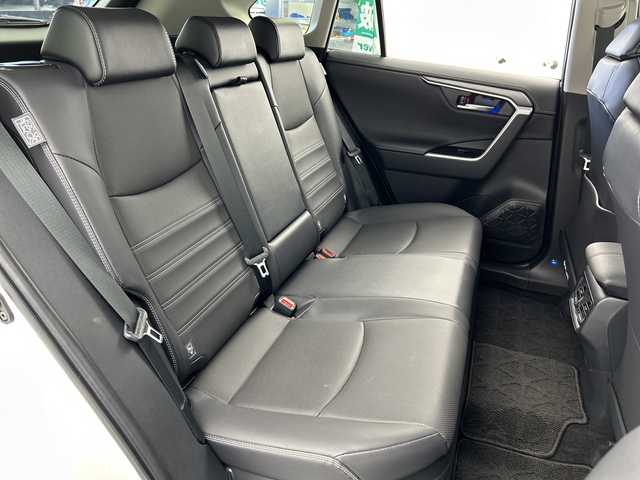トヨタ ＲＡＶ４ ハイブリッドG 愛知県 2024(令6)年 1万km プラチナホワイトパールマイカ パノラマサンルーフ/Toyota Safety Sense/・プリクラッシュセーフティ/・レーントレーシングアシスト/・レーダークルーズコントロール/・オートハイビーム/・ロードサインアシスト/純正10.5インチナビ/・AppleCarPlay/・Android Auto/・フルセグTV/・Miracast/・USB/・AM/FM/パノラミックビューモニター/デジタルインナーミラー/黒革シート/先行車発進のお知らせ/パーキングサポートブレーキ/ブラインドスポットアシスト/シートヒーター/シートベンチレーション/パワーバックドア/LEDヘッドライト/ETC/ステアリングヒーター/スマートキー/プッシュスタート/横滑り防止装置