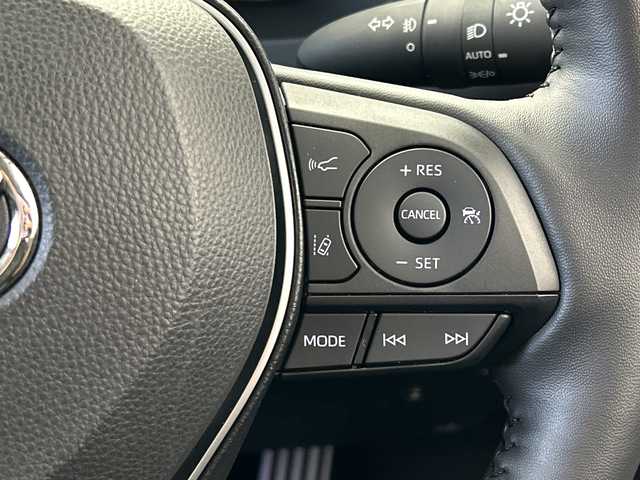 トヨタ ＲＡＶ４ ハイブリッドG 愛知県 2024(令6)年 1万km プラチナホワイトパールマイカ パノラマサンルーフ/Toyota Safety Sense/・プリクラッシュセーフティ/・レーントレーシングアシスト/・レーダークルーズコントロール/・オートハイビーム/・ロードサインアシスト/純正10.5インチナビ/・AppleCarPlay/・Android Auto/・フルセグTV/・Miracast/・USB/・AM/FM/パノラミックビューモニター/デジタルインナーミラー/黒革シート/先行車発進のお知らせ/パーキングサポートブレーキ/ブラインドスポットアシスト/シートヒーター/シートベンチレーション/パワーバックドア/LEDヘッドライト/ETC/ステアリングヒーター/スマートキー/プッシュスタート/横滑り防止装置