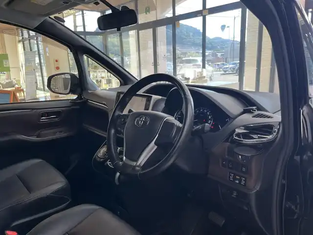 トヨタ エスクァイア ハイブリッド Gi 高知県 2015(平27)年 14万km ブラック (株)IDOMが運営する【じしゃロン高知店】の自社ローン専用車両になります。こちらは現金またはオートローンご利用時の価格です。自社ローンご希望の方は別途その旨お申付け下さい