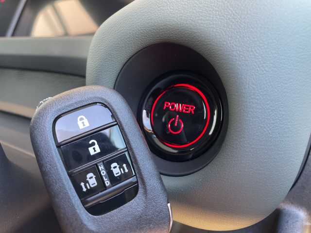 ホンダ フリード ハイブリット e:HEV クロスター 愛知県 2025(令7)年 0.1千km 茶Ｍ 登録済未使用車/純正9型ディスプレイオーディオナビ/両側パワースライドドア/レーダークルーズコントロール/シートヒーター/バックカメラ/コーナーセンサー/ブラインドスポットモニター/LEDヘッドライト/オートマチックハイビーム/衝突軽減システム/フルセグ/Bluetooth/ステアリングスイッチ/スマートキー/プッシュスタート