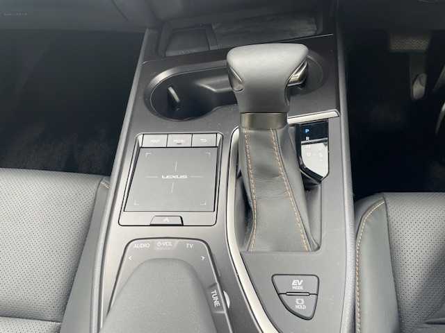 レクサス ＵＸ 250h エレガントブラック 静岡県 2022(令4)年 1.1万km ソニッククォーツ ●純正ナビ/(フルセグ/CD/DVD/Bluetooth)/●全方位カメラ/●レーダークルーズコントロール/●プリクラッシュセーフティー/●レーントレーシングアシスト/●前後クリアランスソナー/●ブラインドスポットモニター/●オートブレーキホールド/●電動サイドパーキング/●LEDヘッドライト/●オートライト/●オートマチックハイビーム/●フォグランプ/●革巻きステアリング/●ステアリングスイッチ/●パドルシフト/●チルト＆ステレコピックステアリング/●ステアリングヒーター/●電動格納ウインカーミラー/●運転席シートメモリー/●運転席＆助手席パワーシート/●運転席＆助手席シートヒーター/●運転席＆助手席エアシート/●ETC/●リモートタッチパッド/●純正フロアマット/●前後ドライブレコーダー/●プッシュスタート/●スマートキー/●純正18インチアルミホイール/●W+サイド+カーテンSRS+ABS