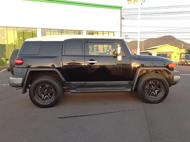 トヨタ ＦＪクルーザー カラーパッケージ 福井県 2016(平28)年 5.7万km 黒 4WD/ディーラーオプションナビ（NSZT-W66T）/・（フルセグTV/CD/DVD/Bluetooth）/バックカメラ/後部コーナーセンサー/クルーズコントロール/ETC/ステアリングリモコン/フロントフォグランプ/ライトレベライザー/社外AW（VICTRON）