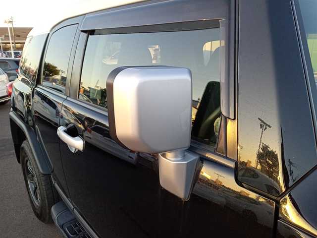 トヨタ ＦＪクルーザー カラーパッケージ 福井県 2016(平28)年 5.7万km 黒 4WD/ディーラーオプションナビ（NSZT-W66T）/・（フルセグTV/CD/DVD/Bluetooth）/バックカメラ/後部コーナーセンサー/クルーズコントロール/ETC/ステアリングリモコン/フロントフォグランプ/ライトレベライザー/社外AW（VICTRON）