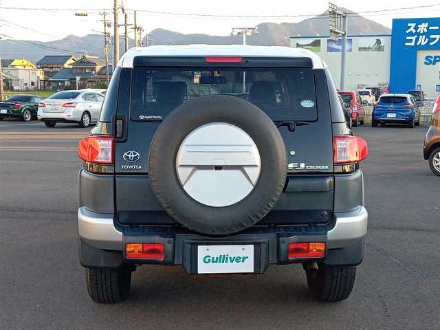 トヨタ ＦＪクルーザー カラーパッケージ 福井県 2016(平28)年 5.7万km 黒 4WD/ディーラーオプションナビ（NSZT-W66T）/・（フルセグTV/CD/DVD/Bluetooth）/バックカメラ/後部コーナーセンサー/クルーズコントロール/ETC/ステアリングリモコン/フロントフォグランプ/ライトレベライザー/社外AW（VICTRON）
