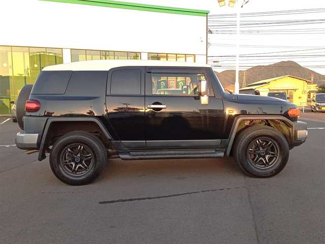 トヨタ ＦＪクルーザー カラーパッケージ 福井県 2016(平28)年 5.7万km 黒 4WD/ディーラーオプションナビ（NSZT-W66T）/・（フルセグTV/CD/DVD/Bluetooth）/バックカメラ/後部コーナーセンサー/クルーズコントロール/ETC/ステアリングリモコン/フロントフォグランプ/ライトレベライザー/社外AW（VICTRON）