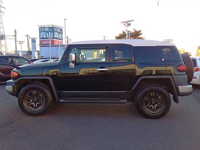 トヨタ ＦＪクルーザー カラーパッケージ 福井県 2016(平28)年 5.7万km 黒 4WD/ディーラーオプションナビ（NSZT-W66T）/・（フルセグTV/CD/DVD/Bluetooth）/バックカメラ/後部コーナーセンサー/クルーズコントロール/ETC/ステアリングリモコン/フロントフォグランプ/ライトレベライザー/社外AW（VICTRON）