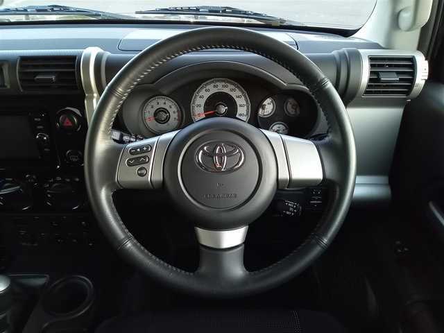 トヨタ ＦＪクルーザー カラーパッケージ 福井県 2016(平28)年 5.7万km 黒 4WD/ディーラーオプションナビ（NSZT-W66T）/・（フルセグTV/CD/DVD/Bluetooth）/バックカメラ/後部コーナーセンサー/クルーズコントロール/ETC/ステアリングリモコン/フロントフォグランプ/ライトレベライザー/社外AW（VICTRON）