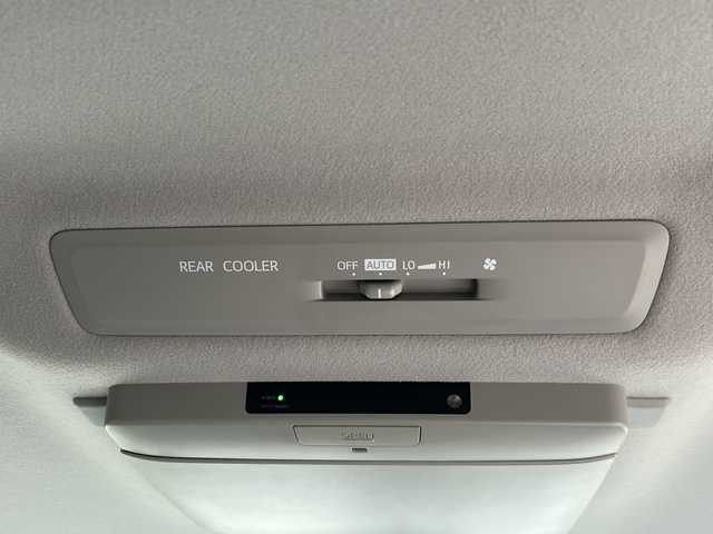 トヨタ ノア Si 静岡県 2015(平27)年 6.8万km ボルドーマイカメタリック 純正9インチナビ/・FM/AM/・CD/DVD/・SD録音/・フルセグTV/・Bluetooth/主要装備/・後席フリップダウンモニター/・バックカメラ/・両側パワースライドドア/・ＥＴＣ/・ＬＥＤヘッドライト/・２列目キャプテンシート/・アイドリングストップ/・横滑り防止装置/・リアクーラー/・16インチ純正アルミホイール/・フォグランプ/・MTモード付AT/・オートライト