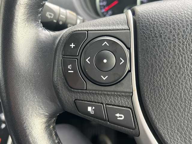 トヨタ ノア Si 静岡県 2015(平27)年 6.8万km ボルドーマイカメタリック 純正9インチナビ/・FM/AM/・CD/DVD/・SD録音/・フルセグTV/・Bluetooth/主要装備/・後席フリップダウンモニター/・バックカメラ/・両側パワースライドドア/・ＥＴＣ/・ＬＥＤヘッドライト/・２列目キャプテンシート/・アイドリングストップ/・横滑り防止装置/・リアクーラー/・16インチ純正アルミホイール/・フォグランプ/・MTモード付AT/・オートライト