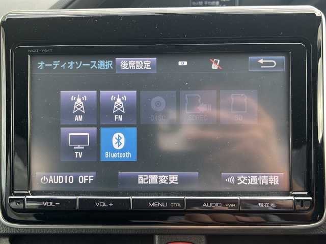 トヨタ ノア Si 静岡県 2015(平27)年 6.8万km ボルドーマイカメタリック 純正9インチナビ/・FM/AM/・CD/DVD/・SD録音/・フルセグTV/・Bluetooth/主要装備/・後席フリップダウンモニター/・バックカメラ/・両側パワースライドドア/・ＥＴＣ/・ＬＥＤヘッドライト/・２列目キャプテンシート/・アイドリングストップ/・横滑り防止装置/・リアクーラー/・16インチ純正アルミホイール/・フォグランプ/・MTモード付AT/・オートライト