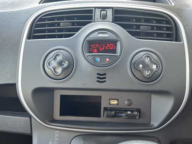 ルノー カングー ゼン 神奈川県 2017(平29)年 6万km ノーティクルブルー ワンオーナー/carrozzeriaナビ(AM/FM/SD/BT/フルセグTV)/バックカメラ/両側スライドドア/横滑り防止装置/エクステンデッドグリップ/ルーフレール/ETC/ドライブレコーダー/純正フロアマット/スペアキー×1/保証書/取扱説明書