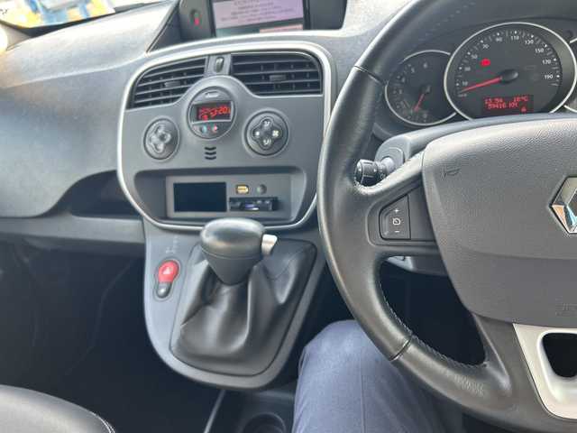 ルノー カングー ゼン 神奈川県 2017(平29)年 6万km ノーティクルブルー ワンオーナー/carrozzeriaナビ(AM/FM/SD/BT/フルセグTV)/バックカメラ/両側スライドドア/横滑り防止装置/エクステンデッドグリップ/ルーフレール/ETC/ドライブレコーダー/純正フロアマット/スペアキー×1/保証書/取扱説明書