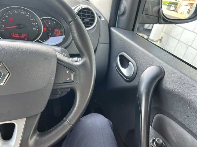 ルノー カングー ゼン 神奈川県 2017(平29)年 6万km ノーティクルブルー ワンオーナー/carrozzeriaナビ(AM/FM/SD/BT/フルセグTV)/バックカメラ/両側スライドドア/横滑り防止装置/エクステンデッドグリップ/ルーフレール/ETC/ドライブレコーダー/純正フロアマット/スペアキー×1/保証書/取扱説明書