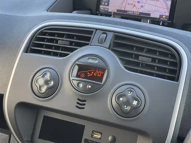 ルノー カングー ゼン 山梨県 2017(平29)年 6万km 青 ワンオーナー/carrozzeriaナビ(AM/FM/SD/BT/フルセグTV)/バックカメラ/両側スライドドア/横滑り防止装置/エクステンデッドグリップ/ルーフレール/ETC/ドライブレコーダー/純正フロアマット/スペアキー×1/保証書/取扱説明書