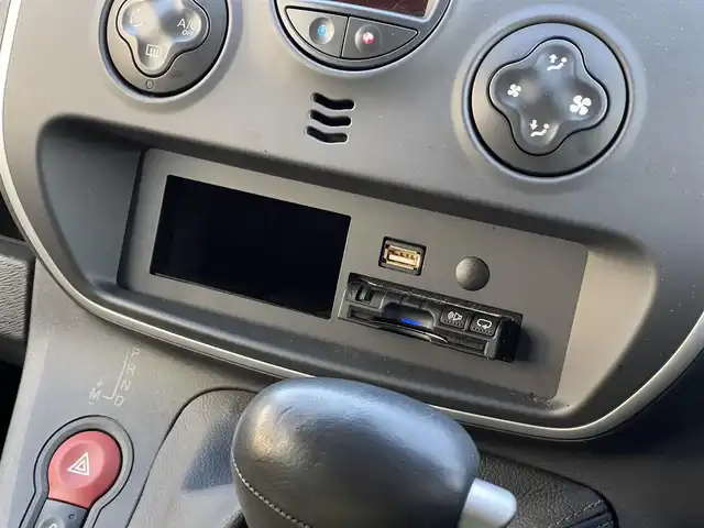 ルノー カングー ゼン 山梨県 2017(平29)年 6万km 青 ワンオーナー/carrozzeriaナビ(AM/FM/SD/BT/フルセグTV)/バックカメラ/両側スライドドア/横滑り防止装置/エクステンデッドグリップ/ルーフレール/ETC/ドライブレコーダー/純正フロアマット/スペアキー×1/保証書/取扱説明書