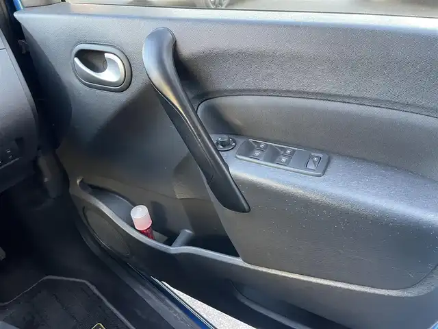 ルノー カングー ゼン 山梨県 2017(平29)年 6万km 青 ワンオーナー/carrozzeriaナビ(AM/FM/SD/BT/フルセグTV)/バックカメラ/両側スライドドア/横滑り防止装置/エクステンデッドグリップ/ルーフレール/ETC/ドライブレコーダー/純正フロアマット/スペアキー×1/保証書/取扱説明書