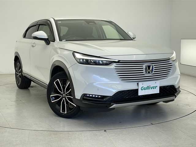 ホンダ ヴェゼル ハイブリッド e:HEV Z 千葉県 2022(令4)年 1.9万km プラチナホワイトパール ホンダコネクトナビ/　Bluetooth/フルセグTV/Apple car play/Android Auto/ホンダセンシング/レーダークルーズコントロール/レーンキープアシスト/衝突軽減ブレーキ/クリアランスソナー/先行車発進警報/標識認識機能/ブラインドスポットモニター/電動パーキング/オートホールド/オートハイビーム/ダウンヒルアシスト/パワーバックドア/ハーフレザーシート/ステアリングヒーター/前席シートヒーター/ワイヤレス充電/バックカメラ/ビルトインETC/LEDライト/フォグランプ/パドルシフト/前後ドラレコ/トノカバー/フロアマット/ドアバイザー