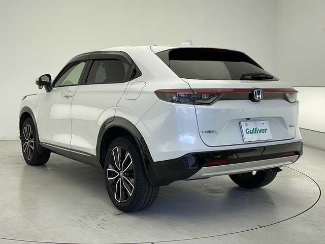 ホンダ ヴェゼル ハイブリッド e:HEV Z 千葉県 2022(令4)年 1.9万km プラチナホワイトパール ホンダコネクトナビ/　Bluetooth/フルセグTV/Apple car play/Android Auto/ホンダセンシング/レーダークルーズコントロール/レーンキープアシスト/衝突軽減ブレーキ/クリアランスソナー/先行車発進警報/標識認識機能/ブラインドスポットモニター/電動パーキング/オートホールド/オートハイビーム/ダウンヒルアシスト/パワーバックドア/ハーフレザーシート/ステアリングヒーター/前席シートヒーター/ワイヤレス充電/バックカメラ/ビルトインETC/LEDライト/フォグランプ/パドルシフト/前後ドラレコ/トノカバー/フロアマット/ドアバイザー
