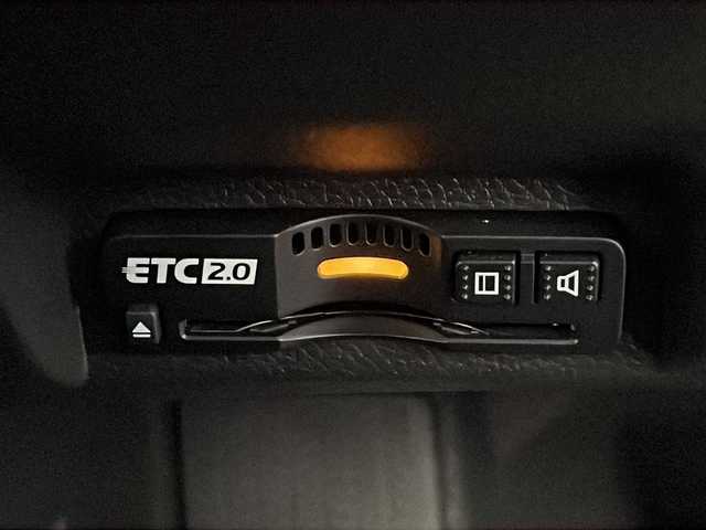 ホンダ ヴェゼル ハイブリッド e:HEV Z 千葉県 2022(令4)年 1.9万km プラチナホワイトパール ホンダコネクトナビ/　Bluetooth/フルセグTV/Apple car play/Android Auto/ホンダセンシング/レーダークルーズコントロール/レーンキープアシスト/衝突軽減ブレーキ/クリアランスソナー/先行車発進警報/標識認識機能/ブラインドスポットモニター/電動パーキング/オートホールド/オートハイビーム/ダウンヒルアシスト/パワーバックドア/ハーフレザーシート/ステアリングヒーター/前席シートヒーター/ワイヤレス充電/バックカメラ/ビルトインETC/LEDライト/フォグランプ/パドルシフト/前後ドラレコ/トノカバー/フロアマット/ドアバイザー