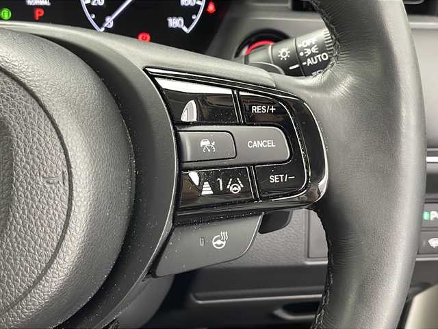 ホンダ ヴェゼル ハイブリッド e:HEV Z 千葉県 2022(令4)年 1.9万km プラチナホワイトパール ホンダコネクトナビ/　Bluetooth/フルセグTV/Apple car play/Android Auto/ホンダセンシング/レーダークルーズコントロール/レーンキープアシスト/衝突軽減ブレーキ/クリアランスソナー/先行車発進警報/標識認識機能/ブラインドスポットモニター/電動パーキング/オートホールド/オートハイビーム/ダウンヒルアシスト/パワーバックドア/ハーフレザーシート/ステアリングヒーター/前席シートヒーター/ワイヤレス充電/バックカメラ/ビルトインETC/LEDライト/フォグランプ/パドルシフト/前後ドラレコ/トノカバー/フロアマット/ドアバイザー