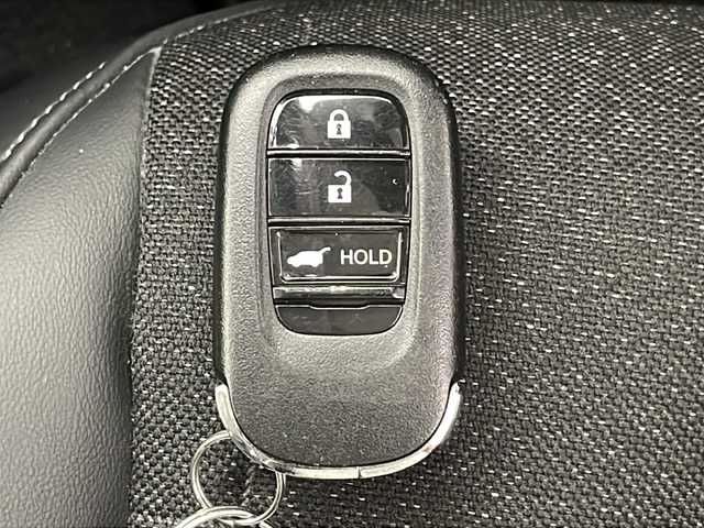 ホンダ ヴェゼル ハイブリッド e:HEV Z 千葉県 2022(令4)年 1.9万km プラチナホワイトパール ホンダコネクトナビ/　Bluetooth/フルセグTV/Apple car play/Android Auto/ホンダセンシング/レーダークルーズコントロール/レーンキープアシスト/衝突軽減ブレーキ/クリアランスソナー/先行車発進警報/標識認識機能/ブラインドスポットモニター/電動パーキング/オートホールド/オートハイビーム/ダウンヒルアシスト/パワーバックドア/ハーフレザーシート/ステアリングヒーター/前席シートヒーター/ワイヤレス充電/バックカメラ/ビルトインETC/LEDライト/フォグランプ/パドルシフト/前後ドラレコ/トノカバー/フロアマット/ドアバイザー