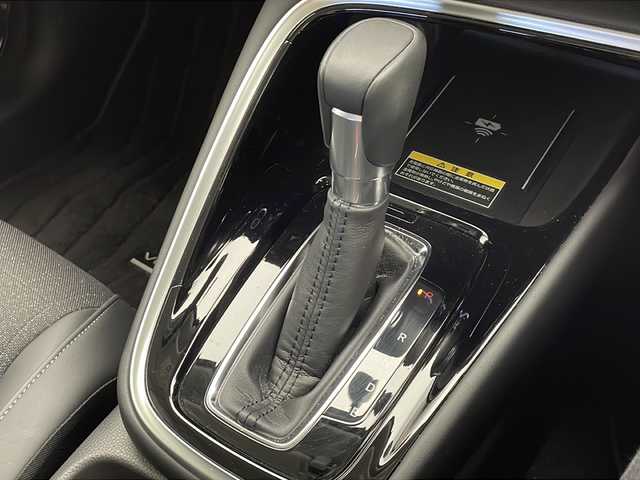 ホンダ ヴェゼル ハイブリッド e:HEV Z 千葉県 2022(令4)年 1.9万km プラチナホワイトパール ホンダコネクトナビ/　Bluetooth/フルセグTV/Apple car play/Android Auto/ホンダセンシング/レーダークルーズコントロール/レーンキープアシスト/衝突軽減ブレーキ/クリアランスソナー/先行車発進警報/標識認識機能/ブラインドスポットモニター/電動パーキング/オートホールド/オートハイビーム/ダウンヒルアシスト/パワーバックドア/ハーフレザーシート/ステアリングヒーター/前席シートヒーター/ワイヤレス充電/バックカメラ/ビルトインETC/LEDライト/フォグランプ/パドルシフト/前後ドラレコ/トノカバー/フロアマット/ドアバイザー