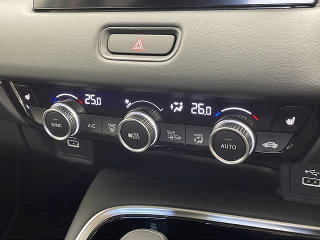 ホンダ ヴェゼル ハイブリッド e:HEV Z 千葉県 2022(令4)年 1.9万km プラチナホワイトパール ホンダコネクトナビ/　Bluetooth/フルセグTV/Apple car play/Android Auto/ホンダセンシング/レーダークルーズコントロール/レーンキープアシスト/衝突軽減ブレーキ/クリアランスソナー/先行車発進警報/標識認識機能/ブラインドスポットモニター/電動パーキング/オートホールド/オートハイビーム/ダウンヒルアシスト/パワーバックドア/ハーフレザーシート/ステアリングヒーター/前席シートヒーター/ワイヤレス充電/バックカメラ/ビルトインETC/LEDライト/フォグランプ/パドルシフト/前後ドラレコ/トノカバー/フロアマット/ドアバイザー