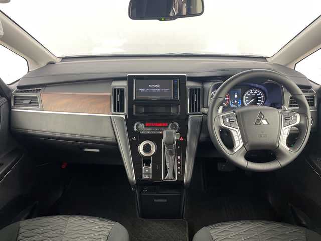 三菱 デリカＤ：５ G 道央・札幌 2025(令7)年 1万km ホワイトダイヤモンド ・4WD　・e-Asisst/・衝突被害軽減ブレーキシステム　/・社外ナビ　SD/BT/・アラウンドビューモニター/・レーダークルーズコントロール/・両側パワースライドドア/・オートマチックハイビーム/・LEDオートライト/・レーンキープアシスト/・パドルシフト/・横滑り防止装置/・電動パーキング/・チップアップシート/・ウォークスルー/・スマートキー