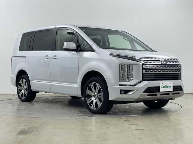 三菱 デリカＤ：５ G 道央・札幌 2025(令7)年 1万km ホワイトダイヤモンド ・4WD　・e-Asisst/・衝突被害軽減ブレーキシステム　/・社外ナビ　SD/BT/・アラウンドビューモニター/・レーダークルーズコントロール/・両側パワースライドドア/・オートマチックハイビーム/・LEDオートライト/・レーンキープアシスト/・パドルシフト/・横滑り防止装置/・電動パーキング/・チップアップシート/・ウォークスルー/・スマートキー