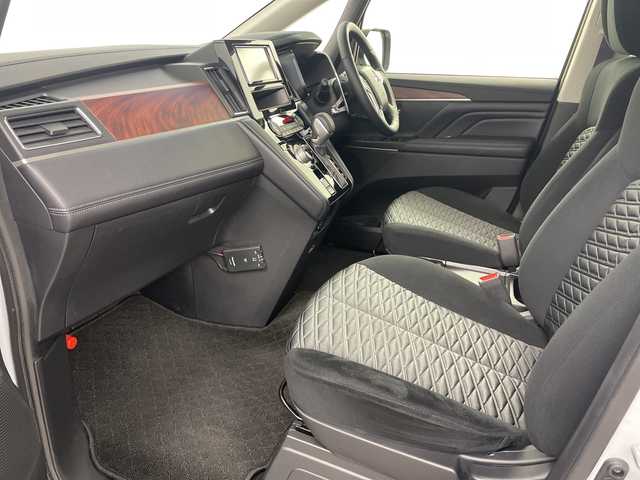 三菱 デリカＤ：５ G 道央・札幌 2025(令7)年 1万km ホワイトダイヤモンド ・4WD　・e-Asisst/・衝突被害軽減ブレーキシステム　/・社外ナビ　SD/BT/・アラウンドビューモニター/・レーダークルーズコントロール/・両側パワースライドドア/・オートマチックハイビーム/・LEDオートライト/・レーンキープアシスト/・パドルシフト/・横滑り防止装置/・電動パーキング/・チップアップシート/・ウォークスルー/・スマートキー