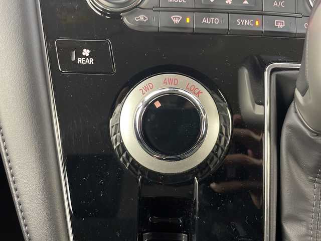 三菱 デリカＤ：５ G 道央・札幌 2025(令7)年 1万km ホワイトダイヤモンド ・4WD　・e-Asisst/・衝突被害軽減ブレーキシステム　/・社外ナビ　SD/BT/・アラウンドビューモニター/・レーダークルーズコントロール/・両側パワースライドドア/・オートマチックハイビーム/・LEDオートライト/・レーンキープアシスト/・パドルシフト/・横滑り防止装置/・電動パーキング/・チップアップシート/・ウォークスルー/・スマートキー